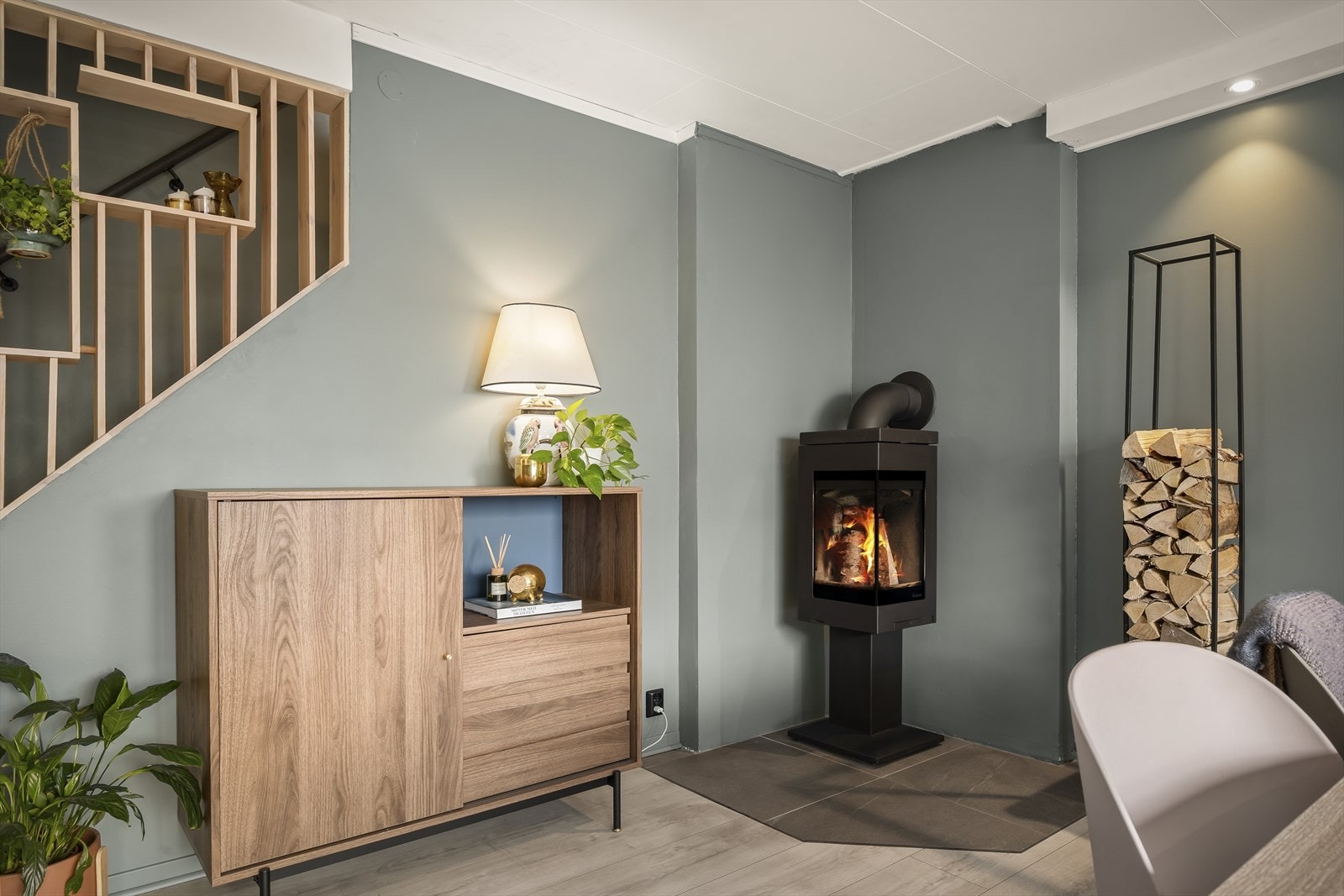 Stuen holder en moderne og tidsriktig standard. Galleribilde