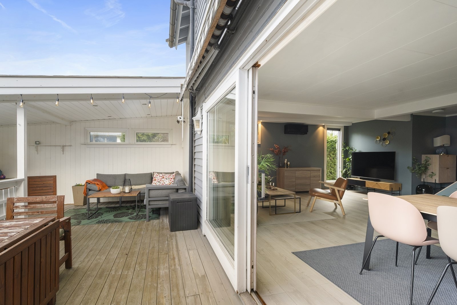 Den store verandadøren forlenger stuen i sommerhalvåret! Galleribilde