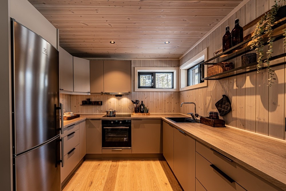 Inspirasjonsbilde fra vår visningshytte Rå99, leveransen kan avvike. 1-stavs parkett fra Moelven i typen, Snø Galleribilde