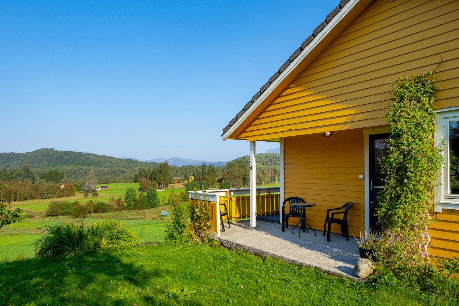 Terrasse like utenfor stue Galleribilde