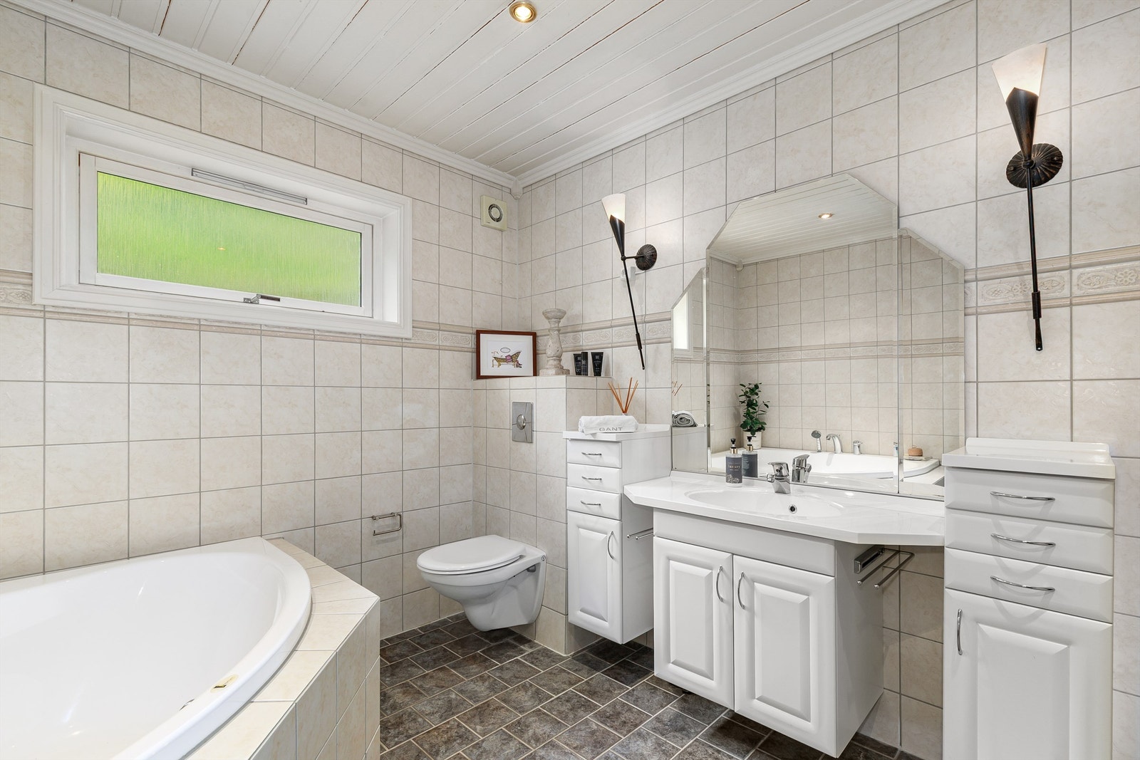 Flislagt bad i 1.etg Galleribilde