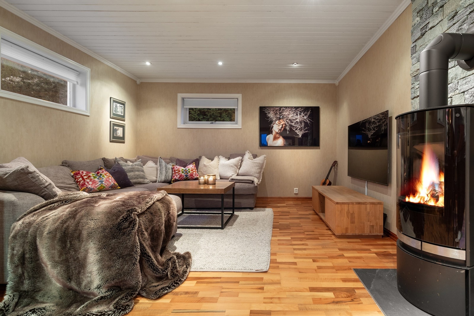 Tv-stue i 1.etg - Her kan man om ønskelig lage et ekstra soverom Galleribilde