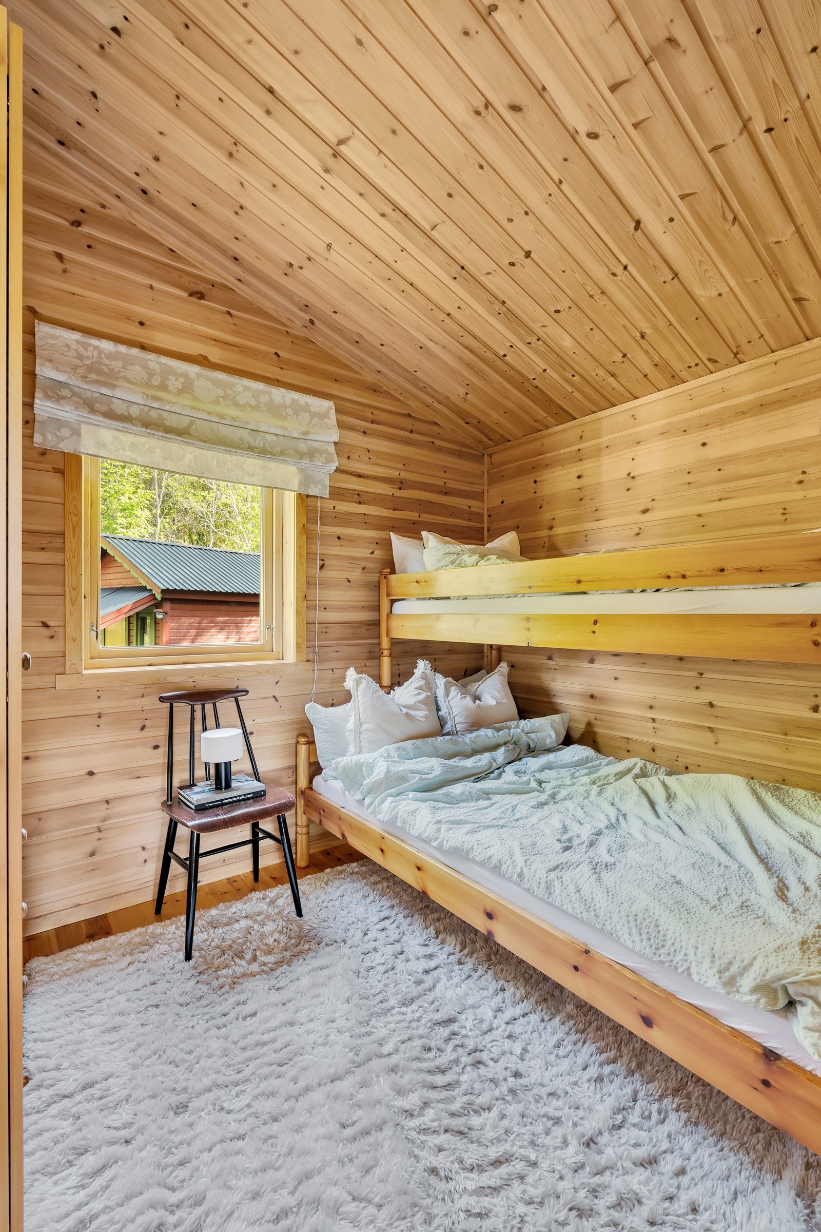 Begge rommene er innredet med køyesenger. Galleribilde