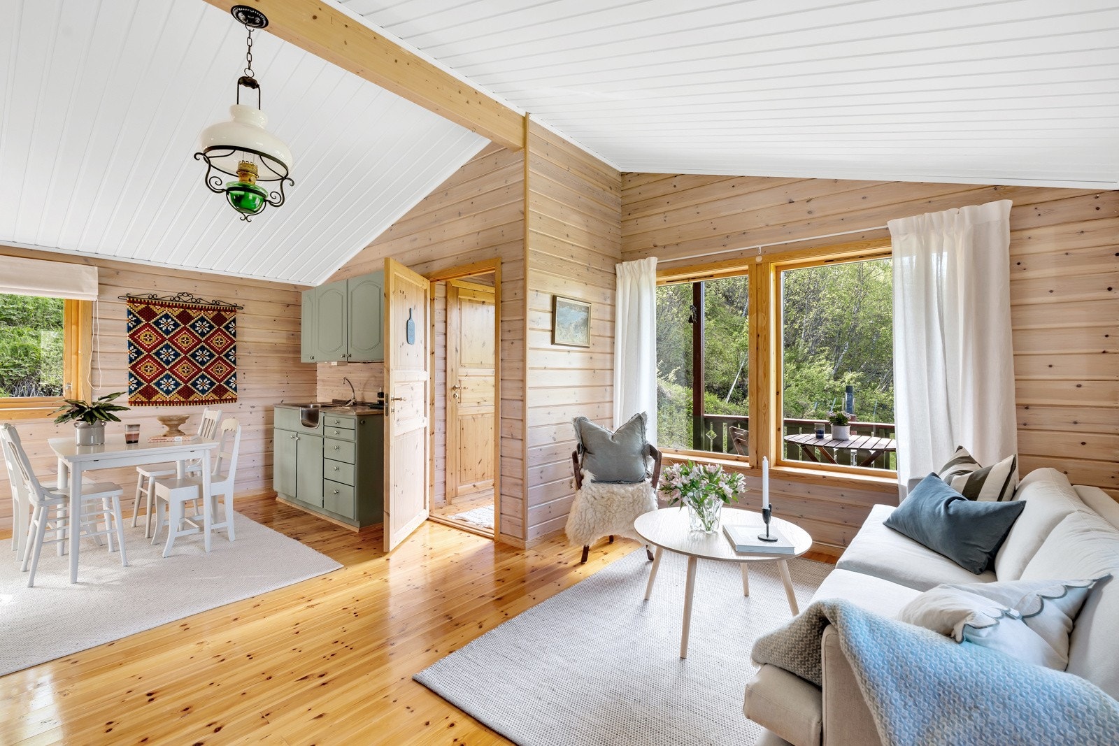 Gjennomgående standard innvendig og pene detaljer. Galleribilde