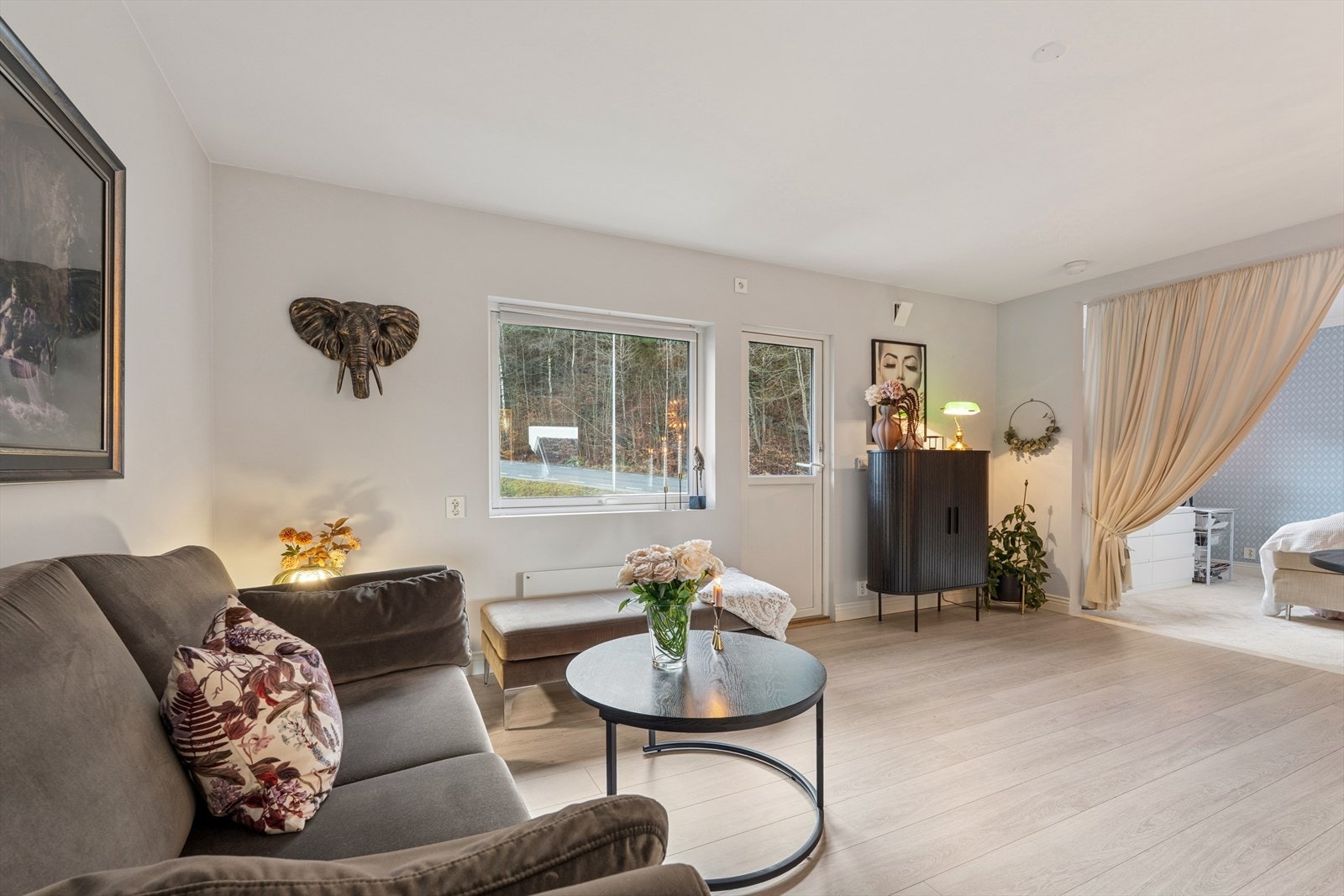 Fra stuen er det utgang til balkongen Galleribilde