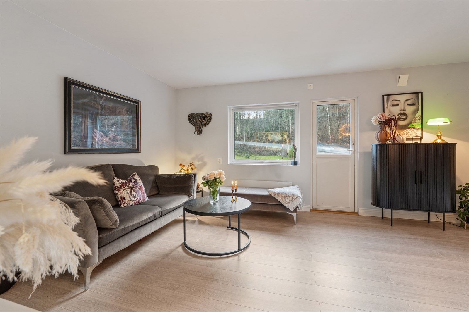 Robert Isachsen v/ DNB Eiendom har gleden av å presentere Jahredammen 23! - En flott 3-roms som er oppgradert i nyere tid Galleribilde