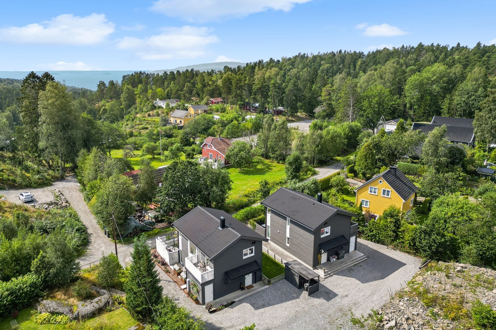 Eiendommen ligger i et idyllisk og rolig område i Hvitsten i Vestby kommune. Galleribilde