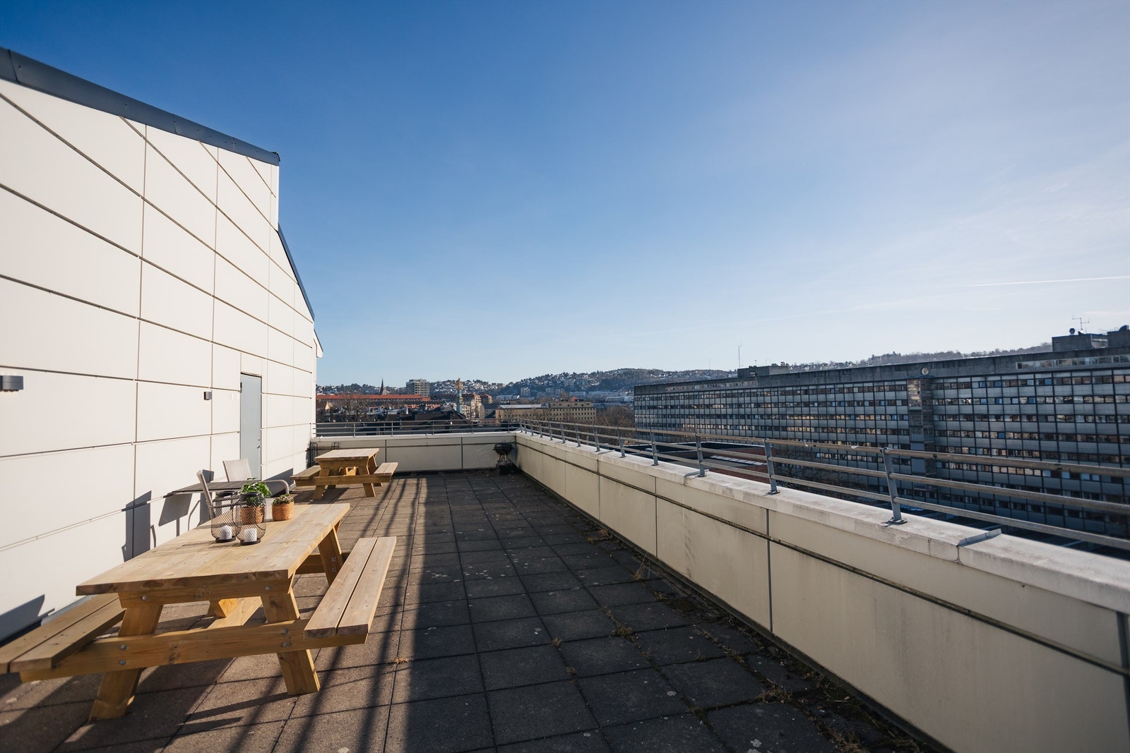 Her har sameiet nylig satt opp sittebenker og ny belysning Galleribilde