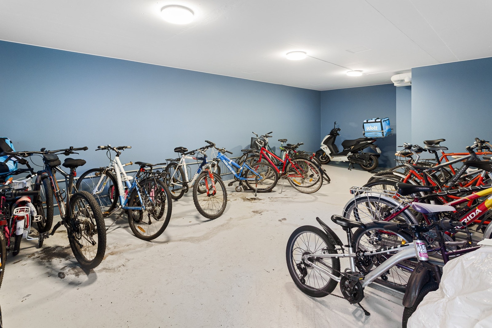 Felles sykkelparkering i sameiet. Galleribilde