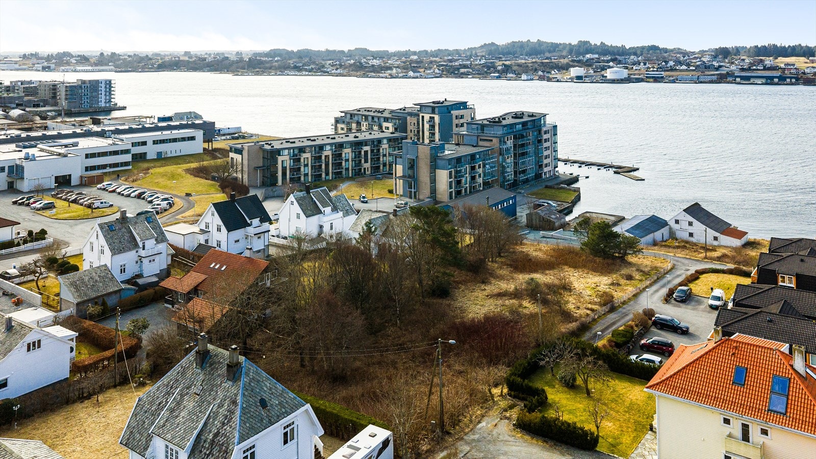 Kort vei ned til sjøen. Galleribilde