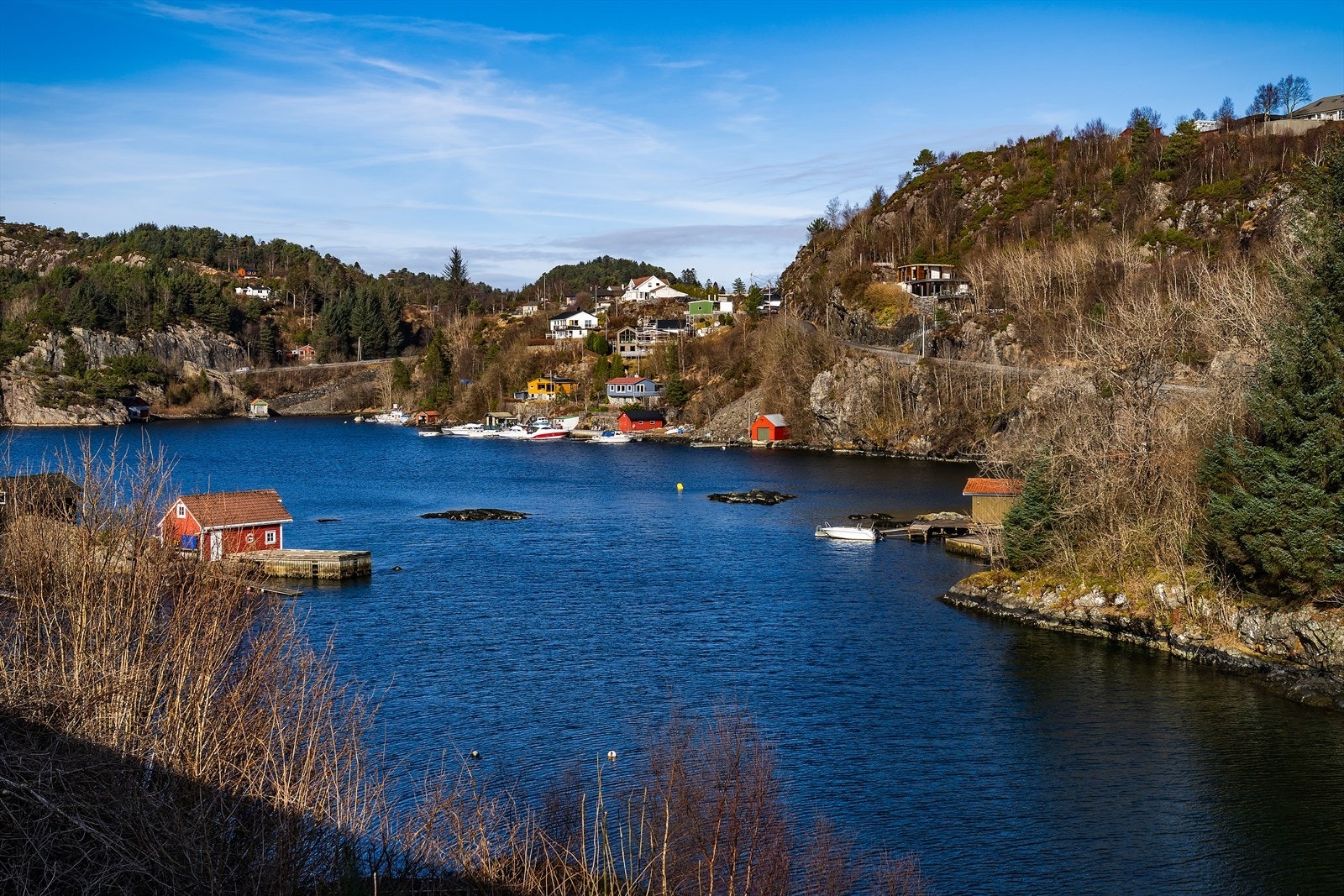 - Naturskjønt område på Sotra, omgitt av fjord og kystlandskap - Galleribilde