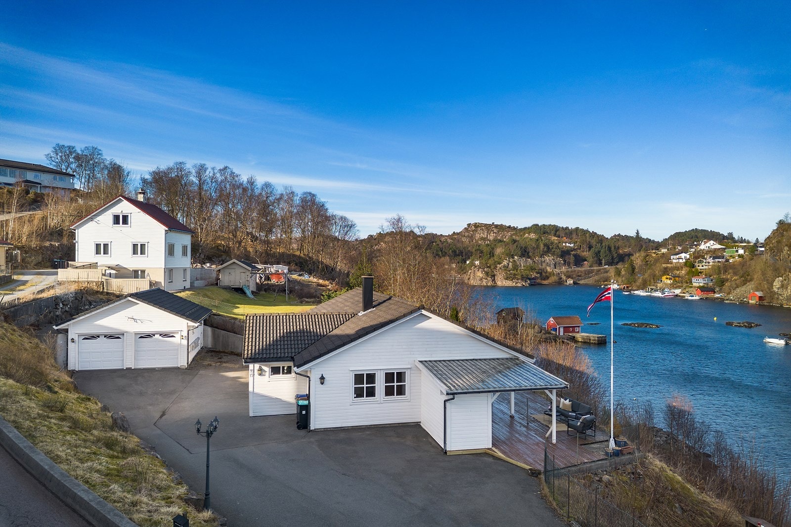 - Ettertraktet og barnevennlig boligfelt med nærhet til sjø og de gleder det medfølger - Galleribilde