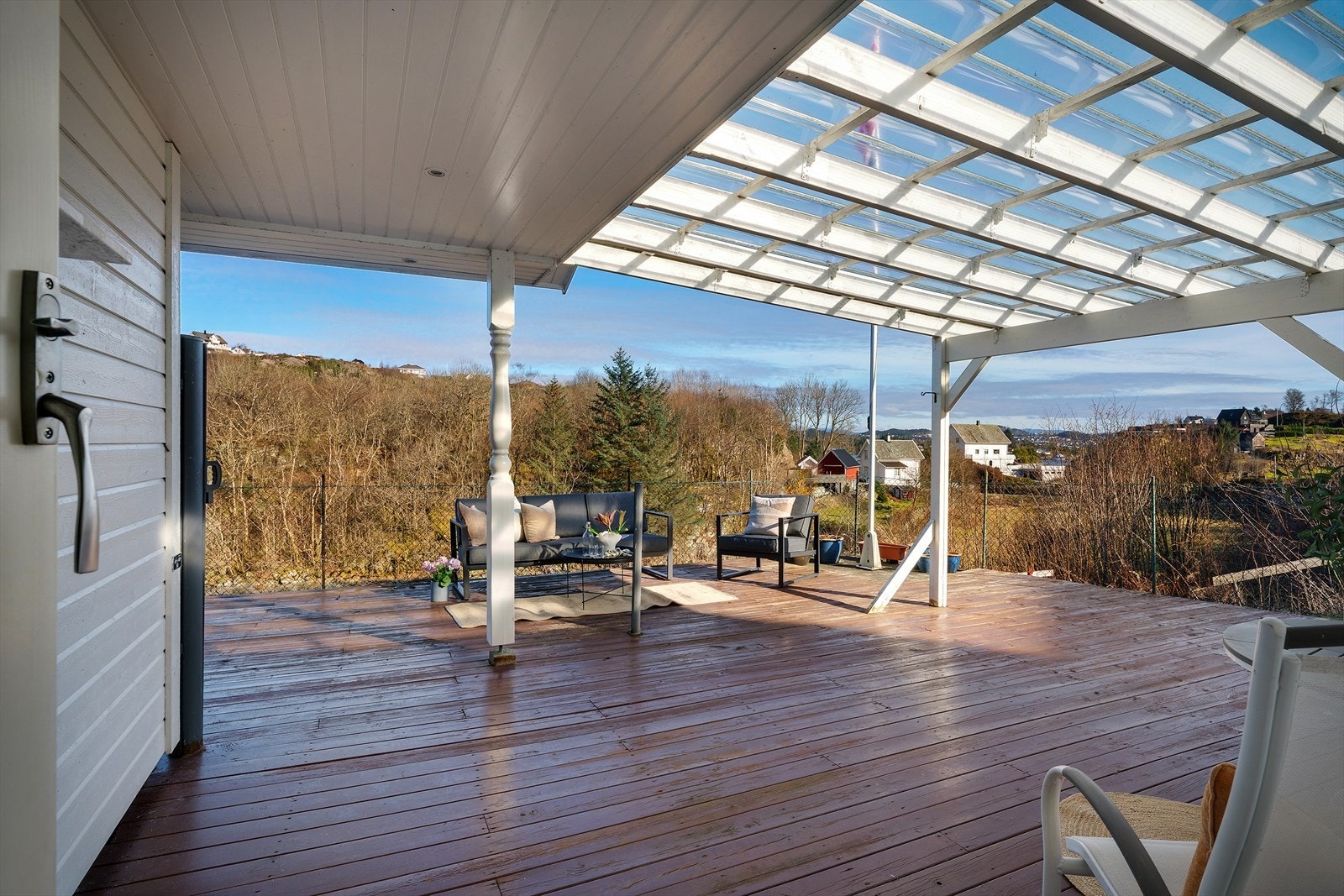 - Boligen kan skryte av hele 78m² terrasseareal vendt mot ulike solretninger, delvis overbygd - Galleribilde