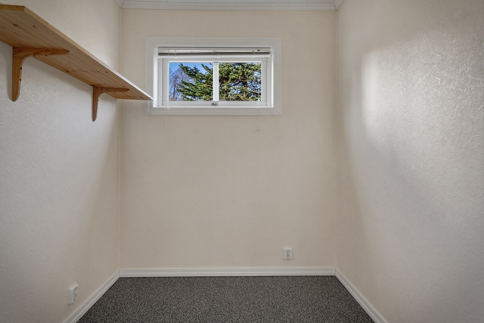 - INNVENDIG bod som bidrar til ekstra oppbevaringsmuligheter - Galleribilde