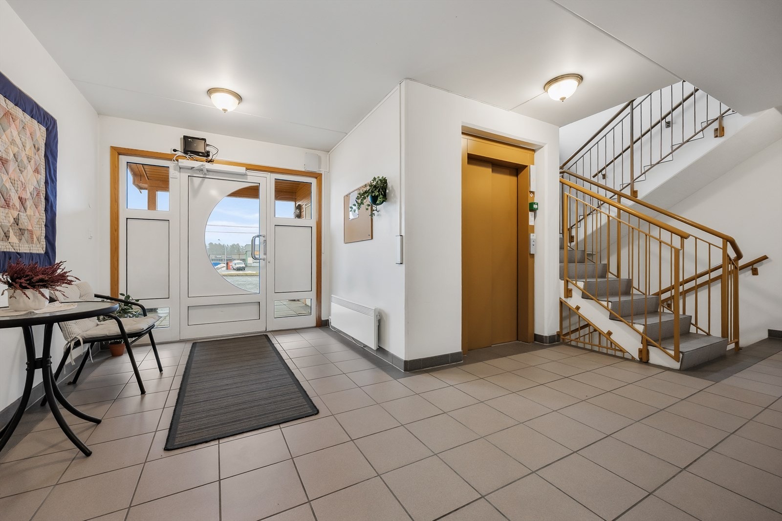 I tillegg til heis, er det også mulighet til å ta trappen. Galleribilde