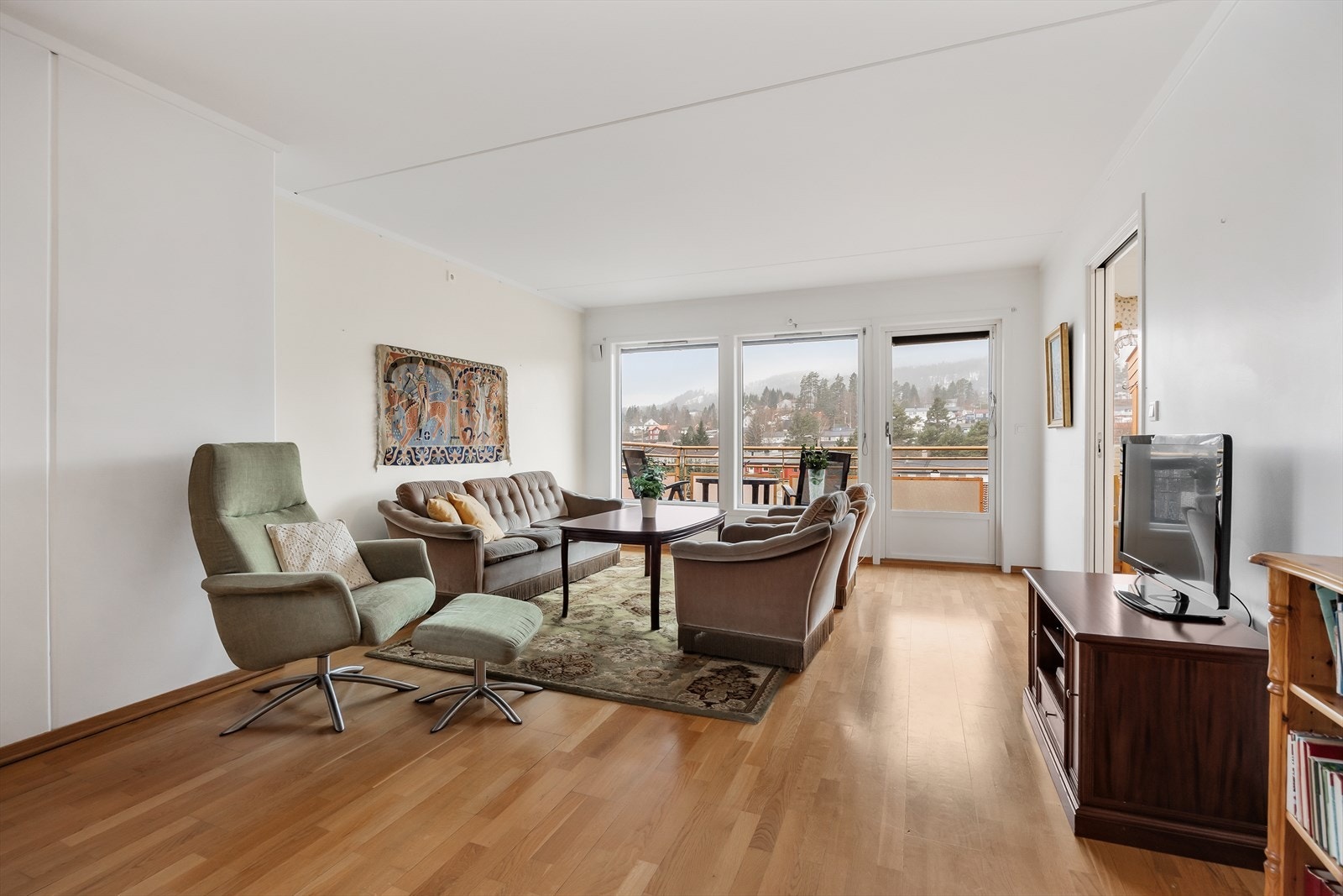 Fra stuen er det utgang til balkongen. Galleribilde