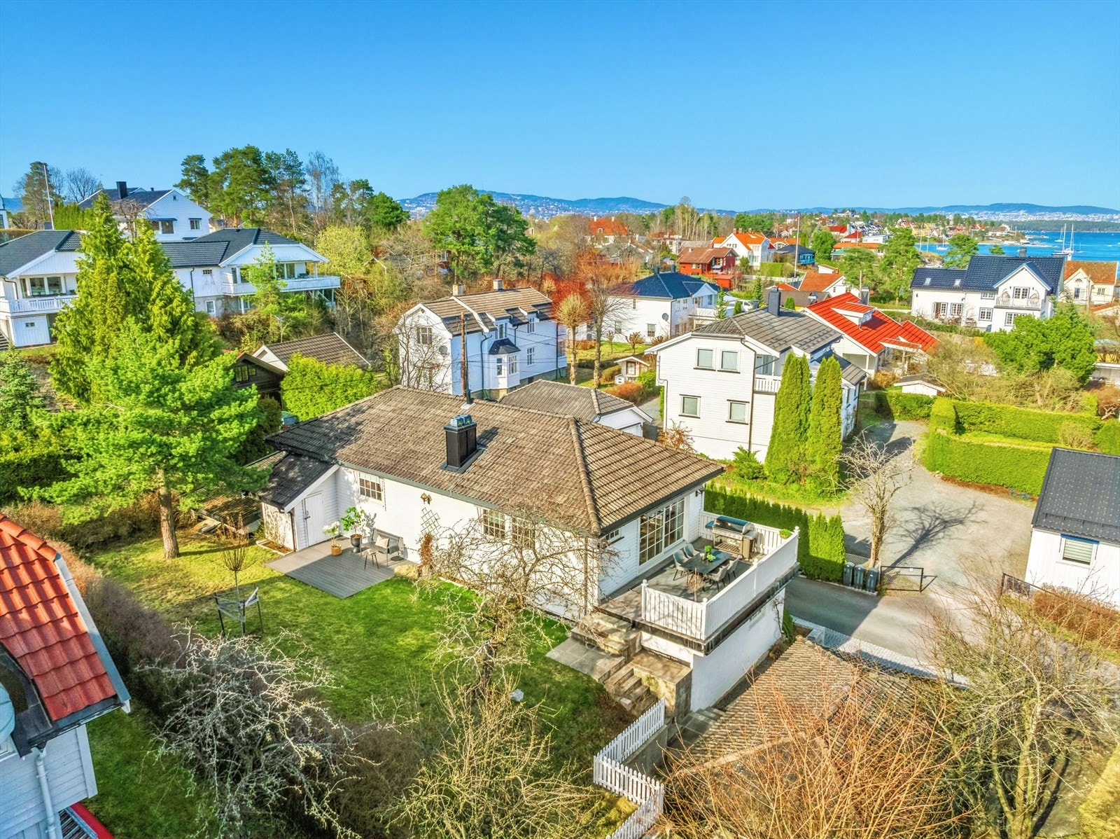 Frittliggende enebolig over to plan med attraktiv beliggenhet på Snarøya. Galleribilde