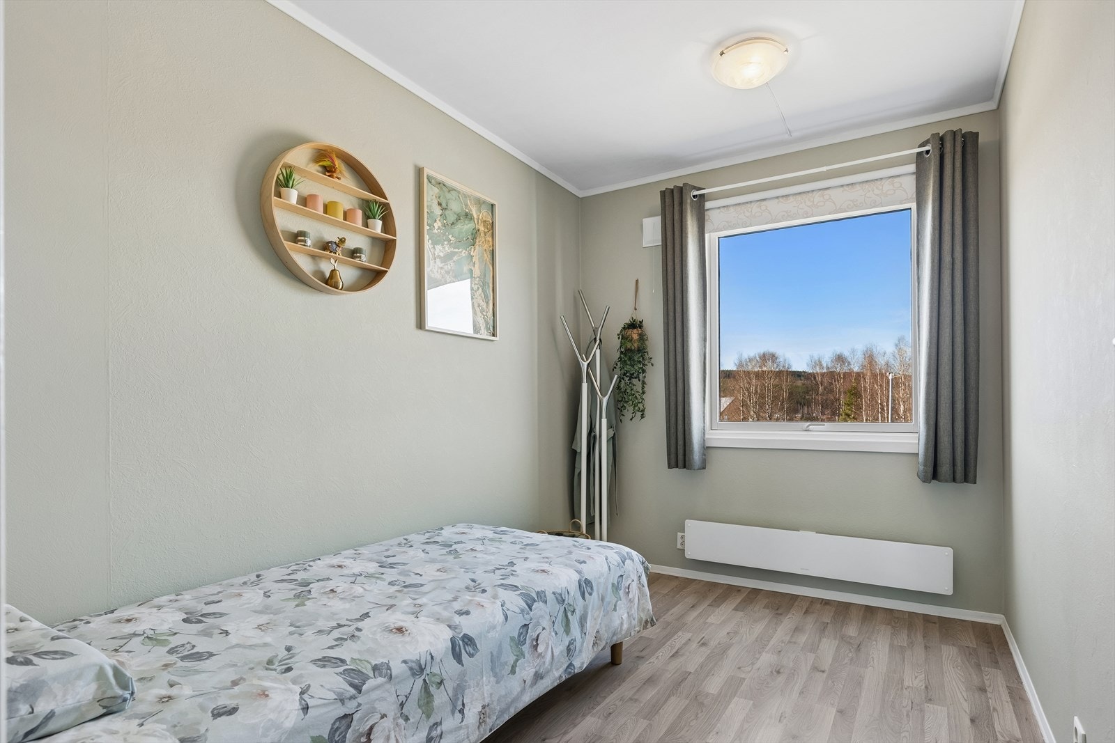 Det andre soverommet egner seg godt som barnerom, gjesterom eller kontor. Galleribilde