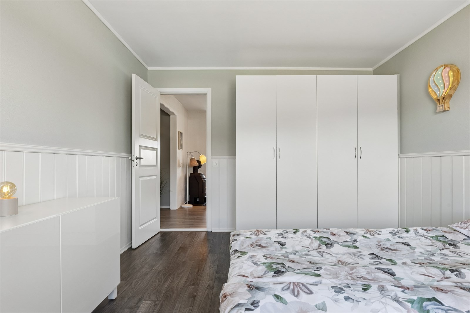 Et romslig, lyst og innbydende soverom! Galleribilde