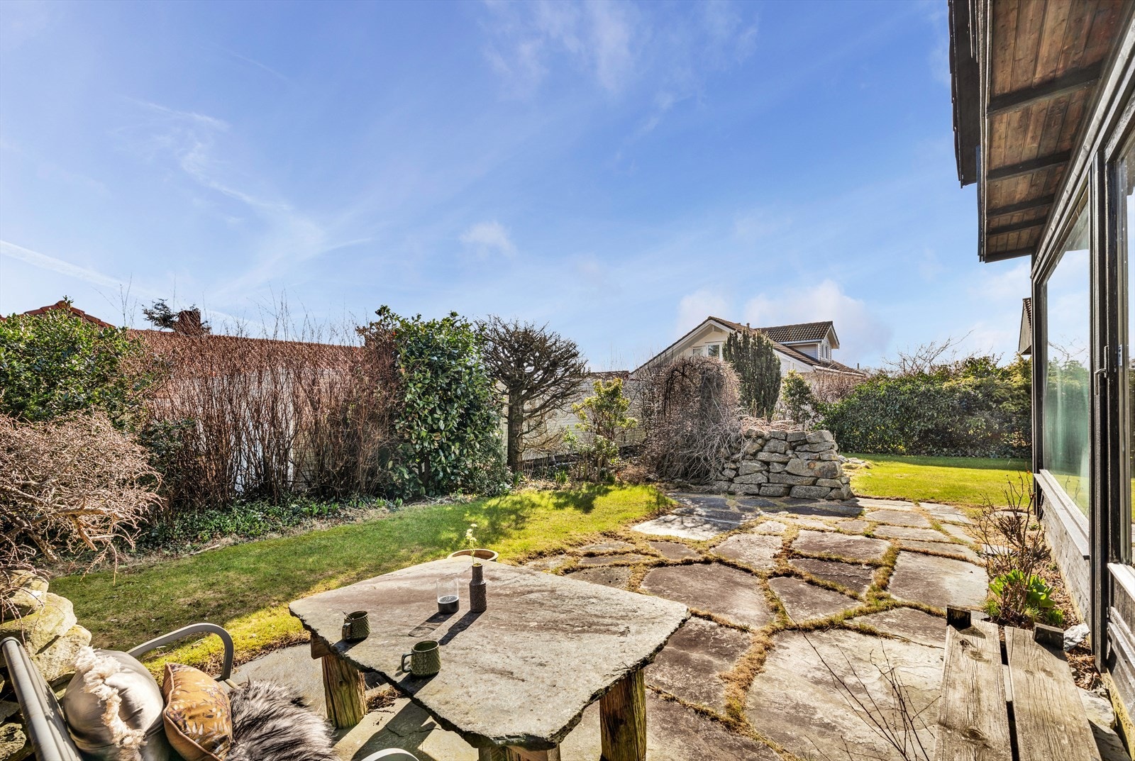 Platting/terrasse med gode solforhold Galleribilde