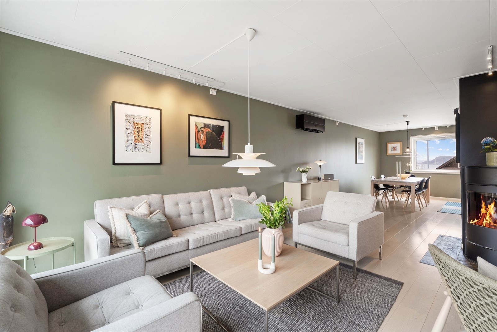 Flere møbleringsmuligheter i stuen Galleribilde