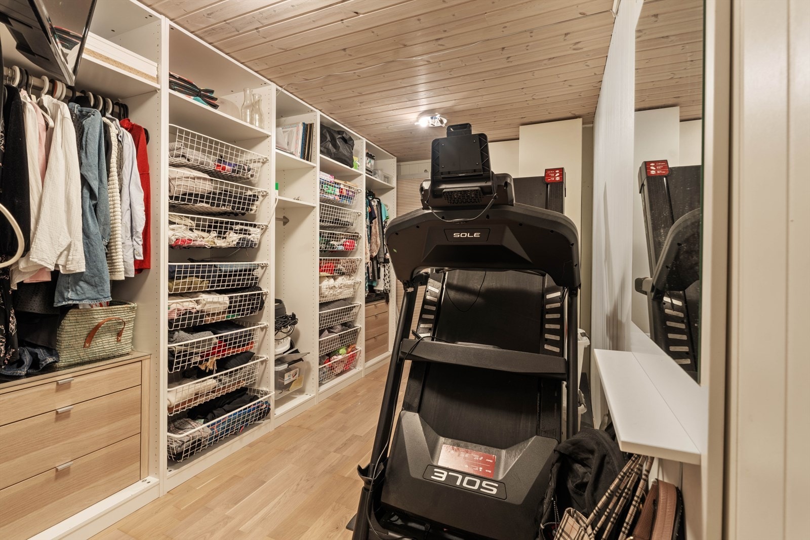 Romslig bod Galleribilde