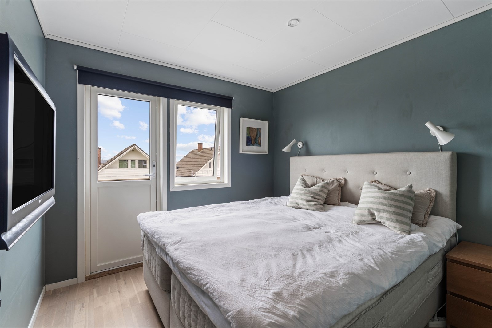 Soverom med utgang til balkong Galleribilde