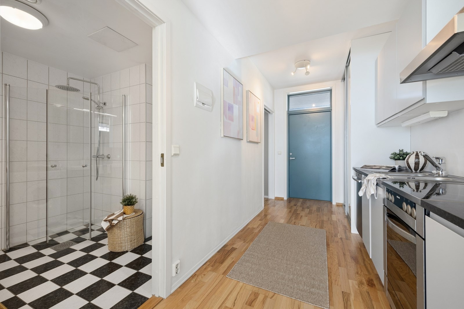 Leiligheten disponerer i tillegg en bod på omtrent 5 kvm i kjelleren, som gir ekstra god lagringsplass. Galleribilde