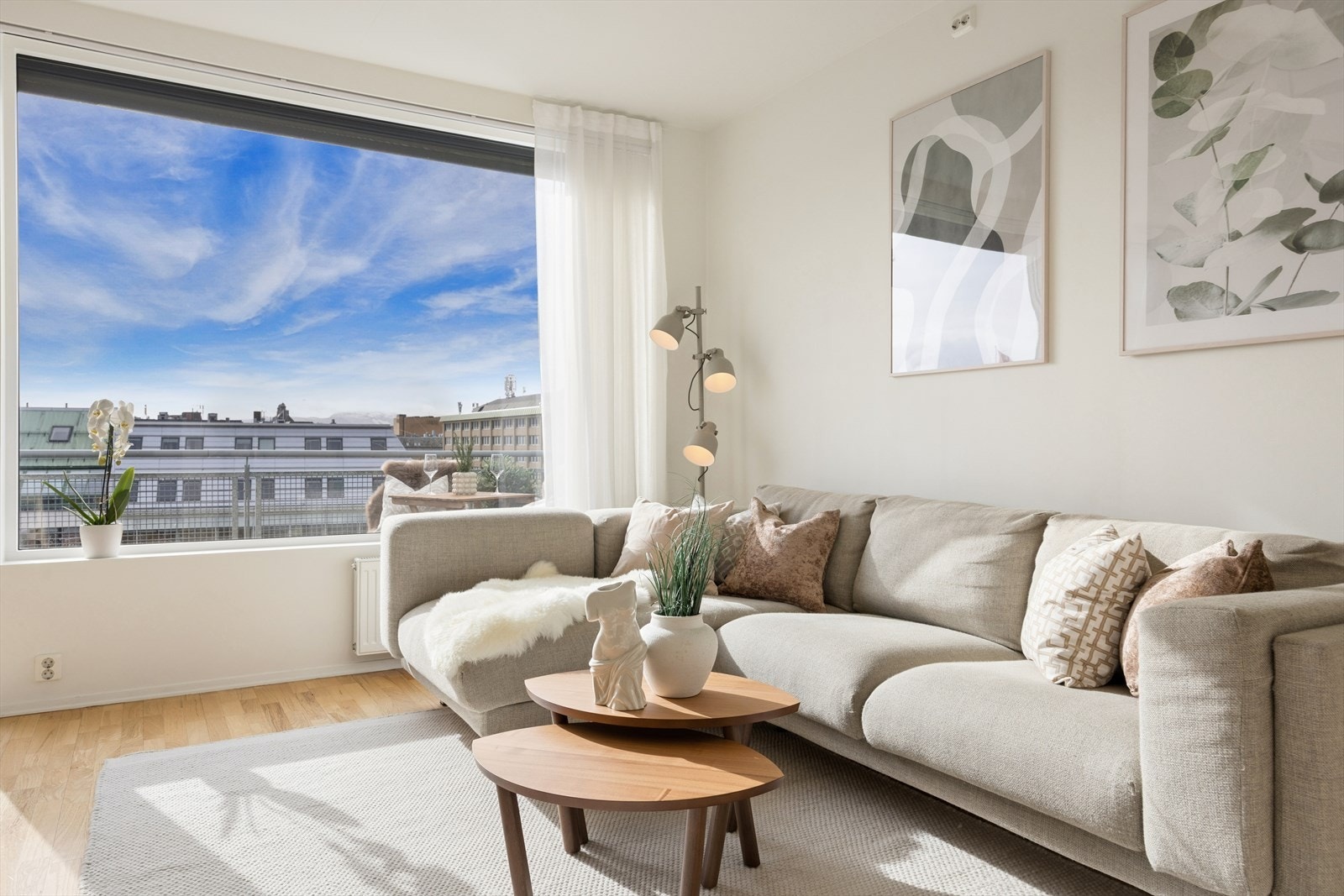 Leiligheten har en moderne standard med flott plassering i byggets 7. etasje. Galleribilde