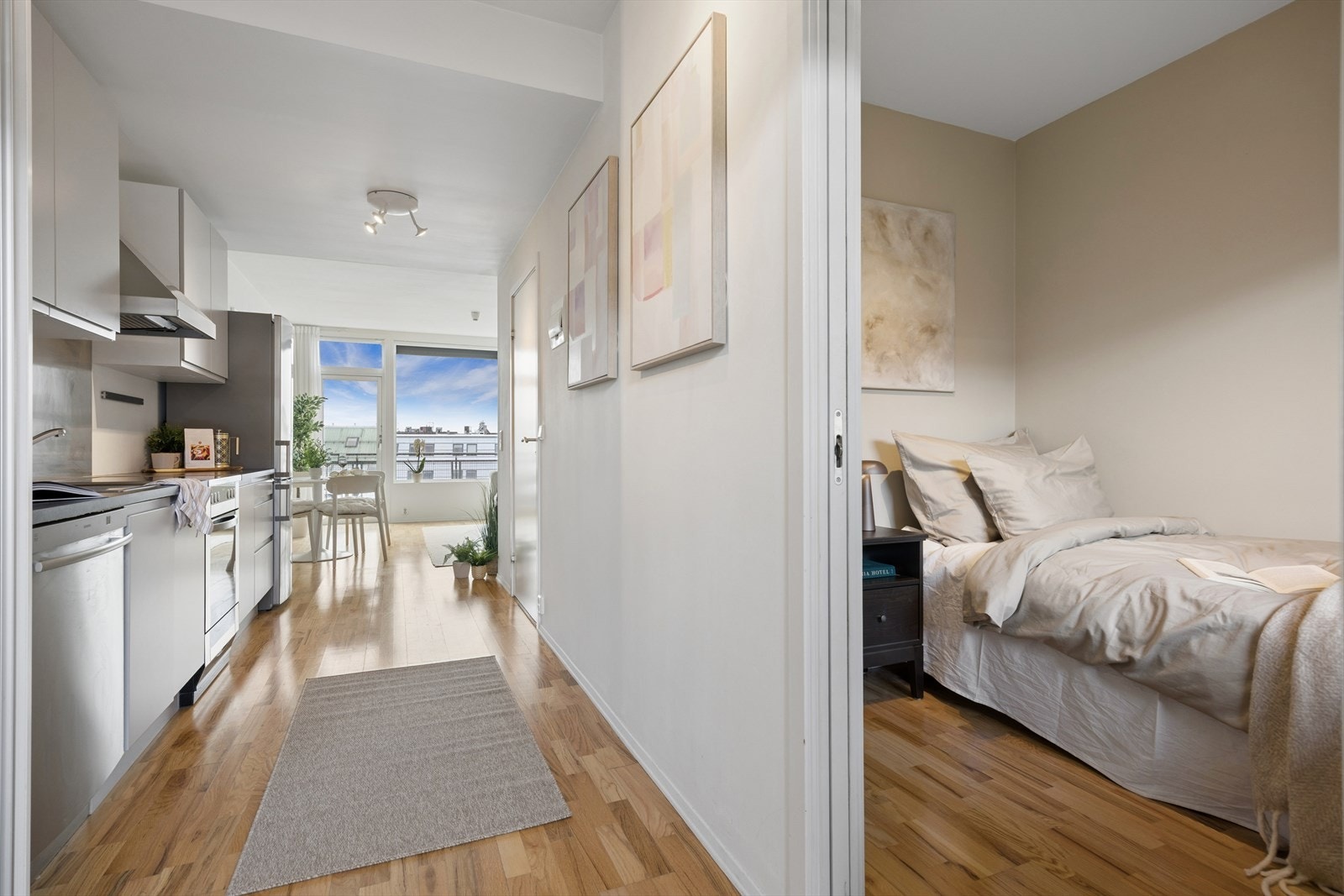 Bygget har moderne løsninger som balansert ventilasjon og fjernvarme. Fjernvarme er bla. inkludert i de månedlige felleskostnadene. Galleribilde