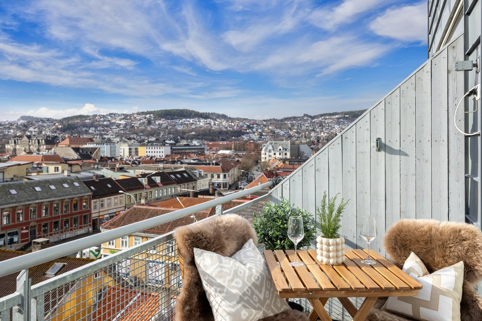 Rett utenfor dørstokken finner man et bredt utvalg av shoppingmuligheter - alt fra store kjøpesentre til små, sjarmerende nisjebutikker. Galleribilde