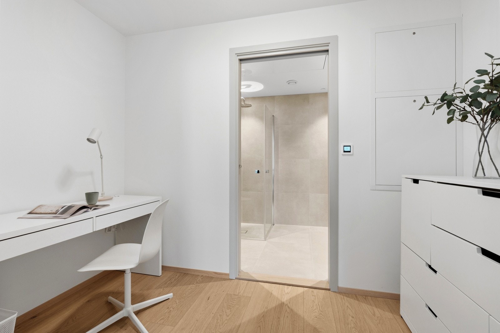 Fra hovedsoverom inngang til garderobe og bad Galleribilde
