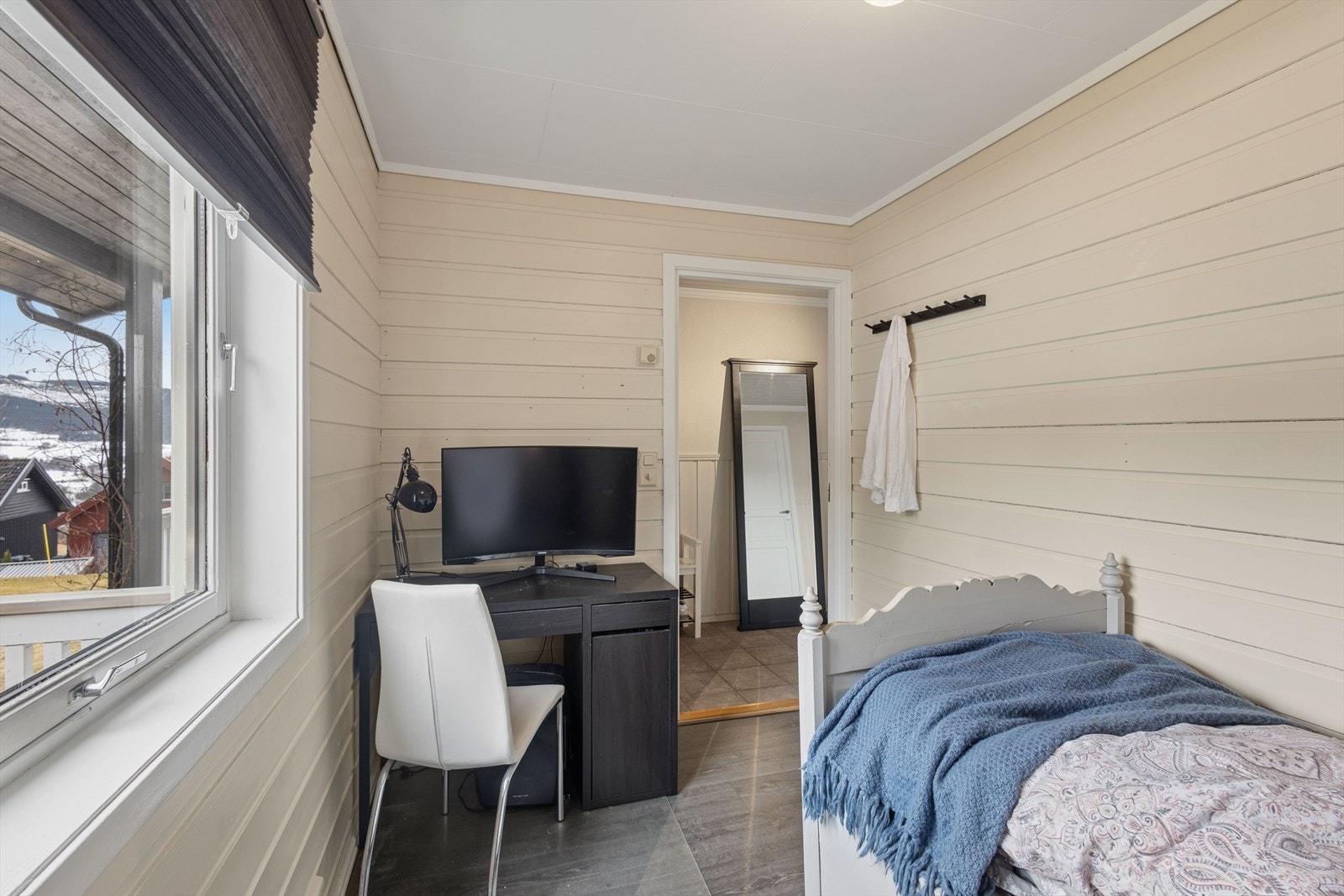 Soverommene har plass til seng, nattbord og annet ønskelig møblement. Galleribilde