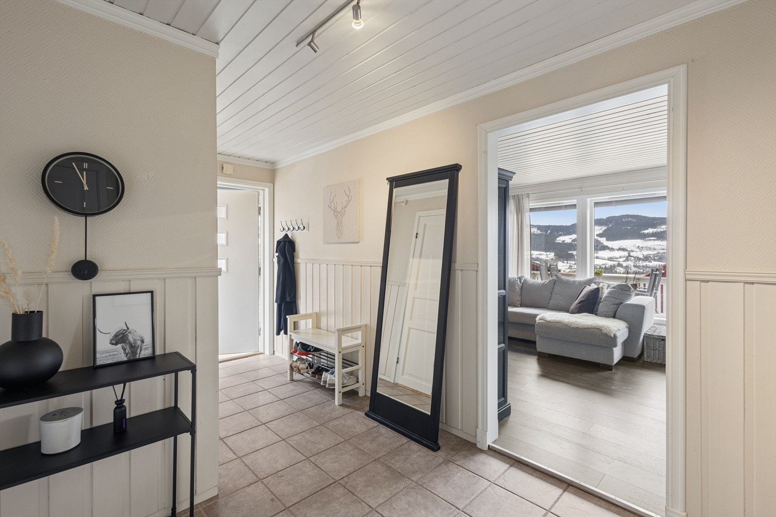 Planløsningen byr på lyse og sosiale oppholdsrom med gode møbleringsmuligheter. Galleribilde