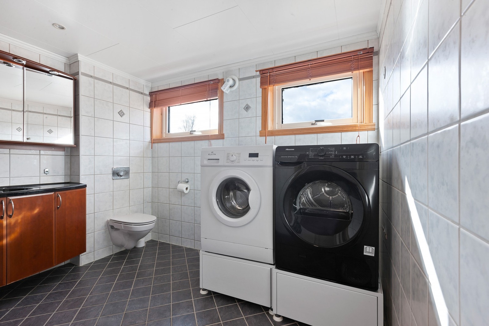 God plass til både vaske- og tørkemaskin. Galleribilde