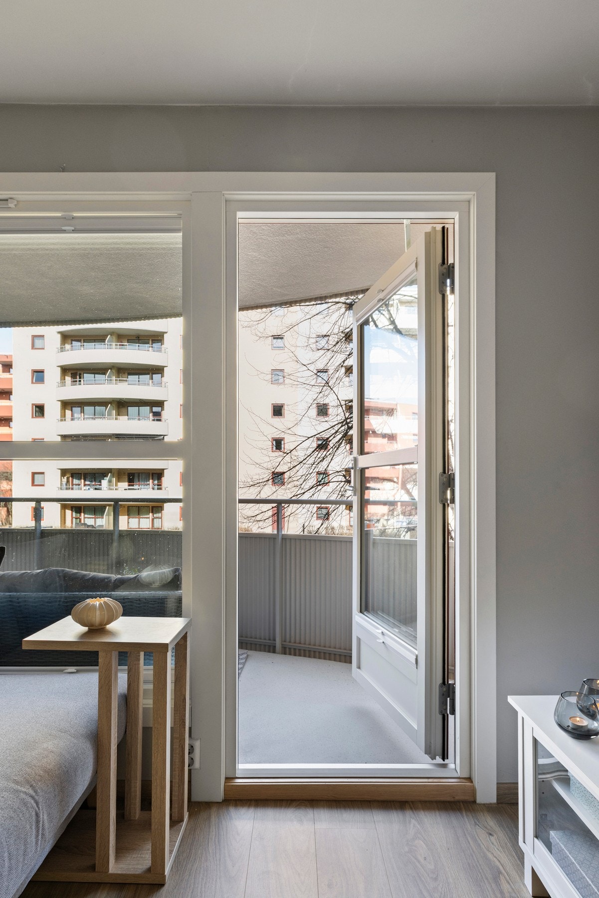 Fra stuen er det direkte tilkomst til balkongen. Galleribilde