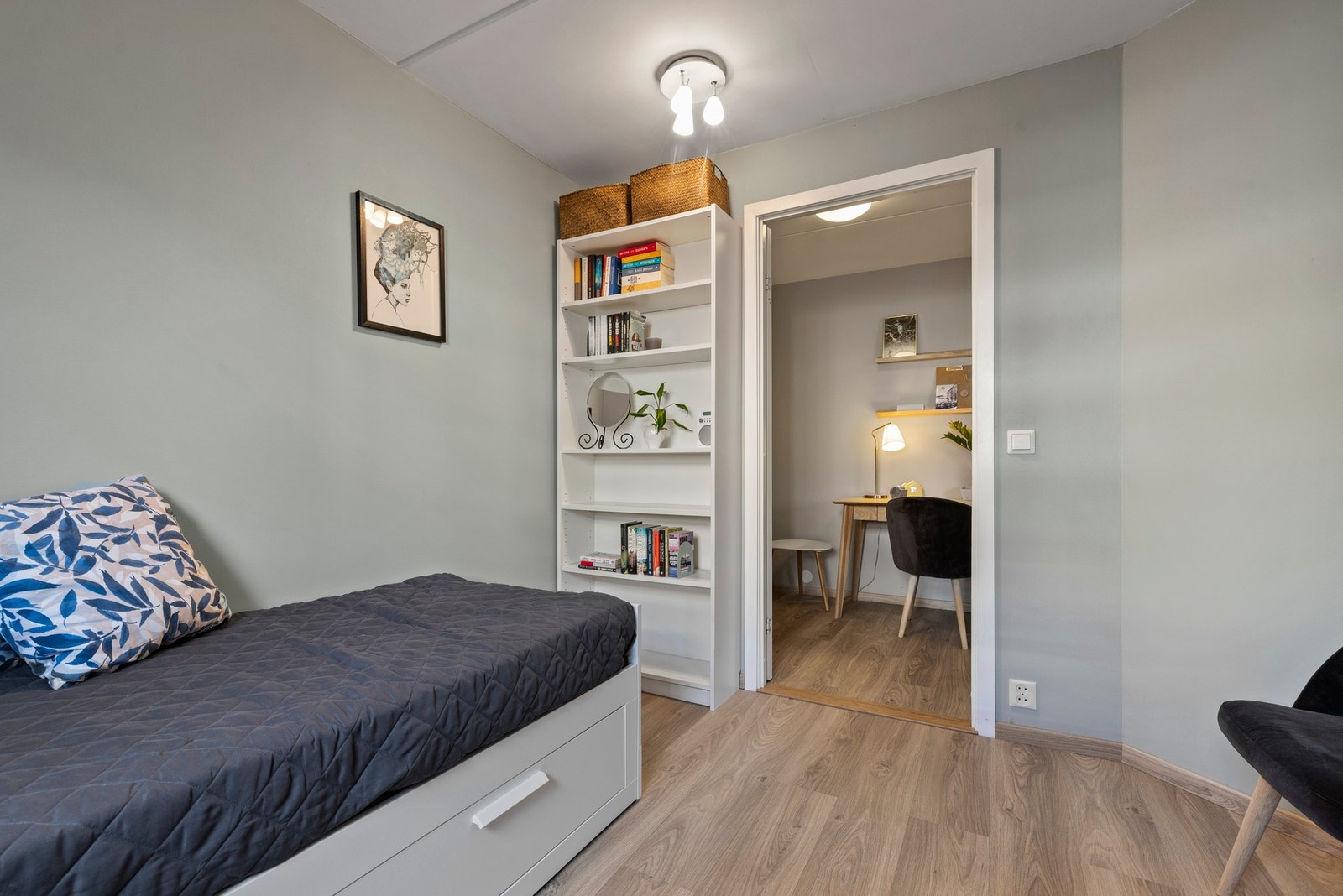 Rommet passer perfekt som barnerom, gjesterom eller kontor - Alt etter ønske og behov. Galleribilde