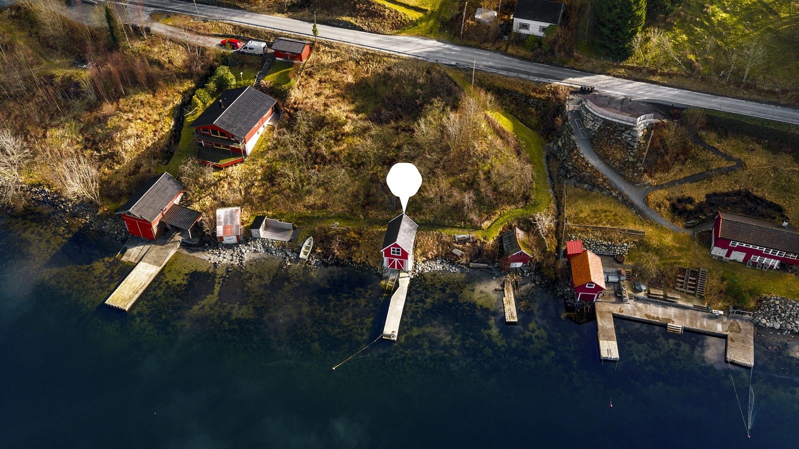 Naustet ble oppført i 2022, og har egen brygge og pir Galleribilde