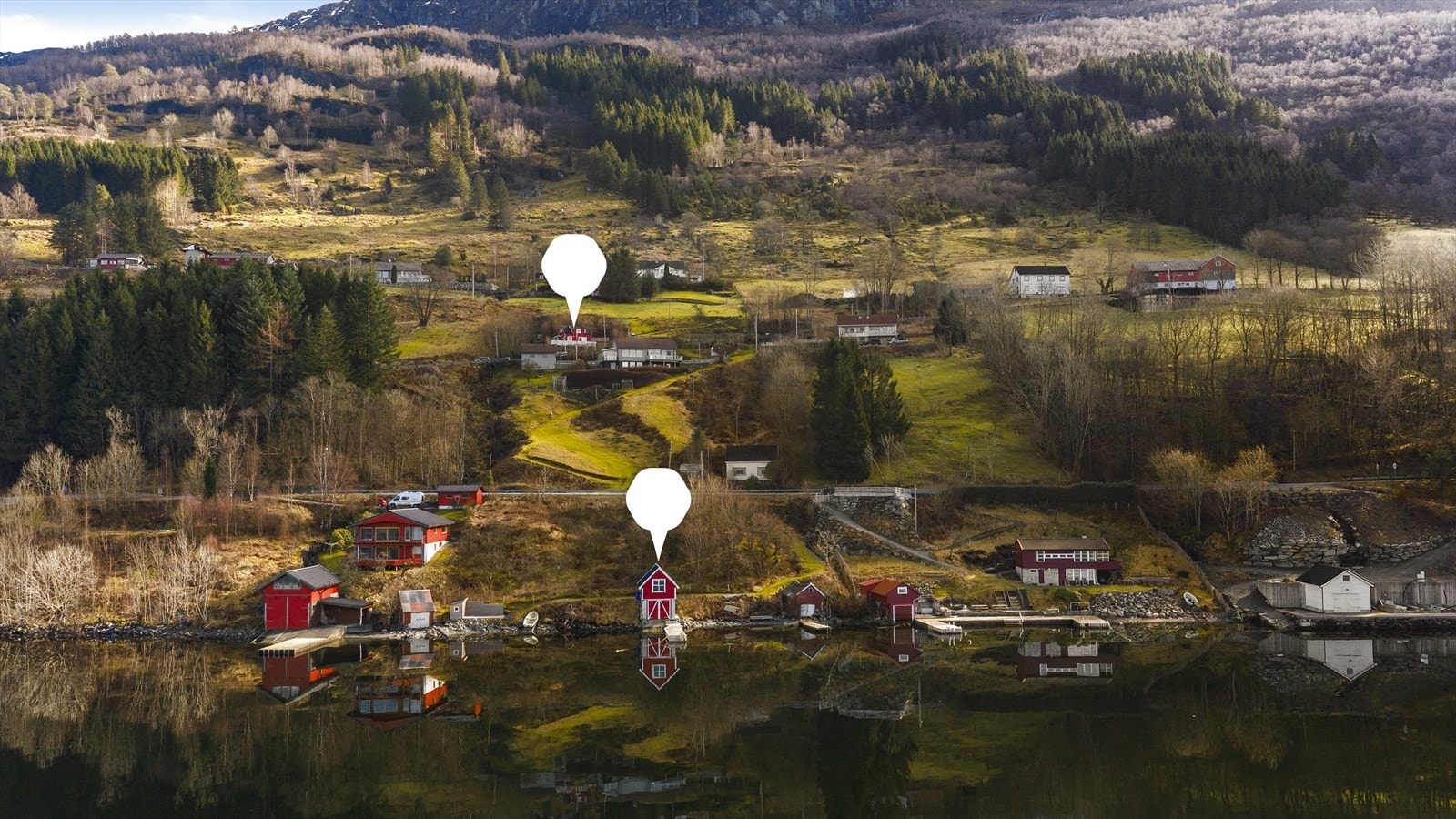 Strandsvegen 28 er en velholdt og koselig fritidsbolig med tilhørende naust Galleribilde