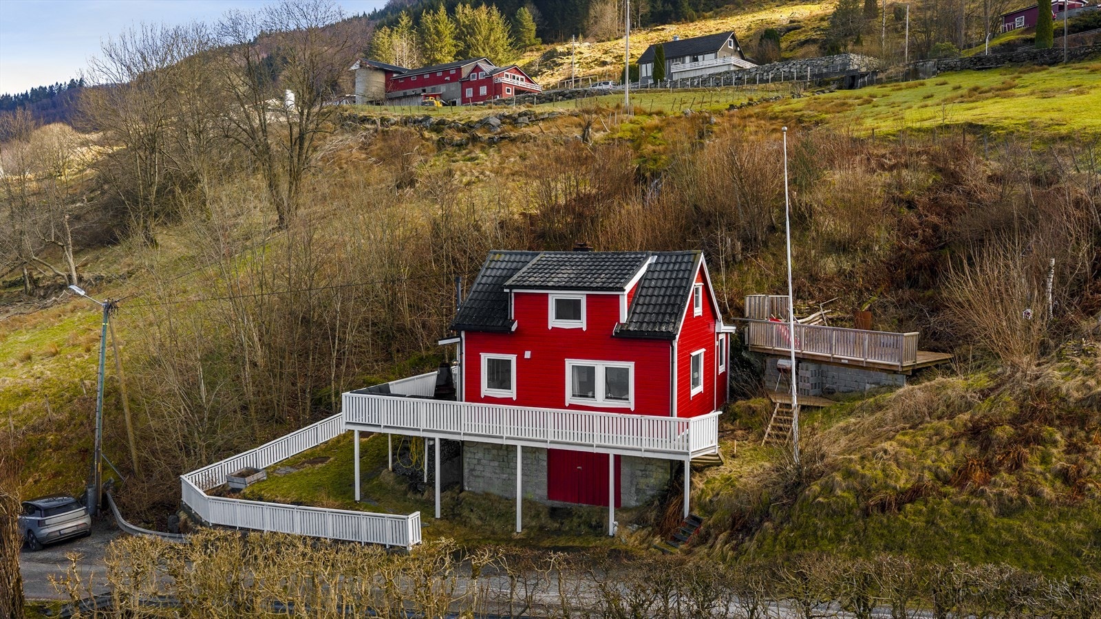 Fritidsboligen er innredet over to plan og er godt vedlikeholdt Galleribilde