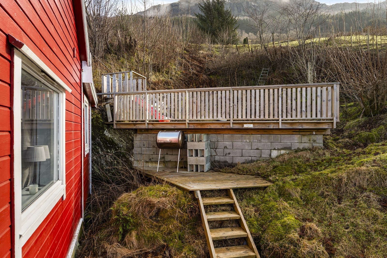 Deler av terrassen mot sørøst er planlagt som gulv i en fremtidig hagestue som er omsøkt, men hagestuen er foreløpig ikke oppført Galleribilde