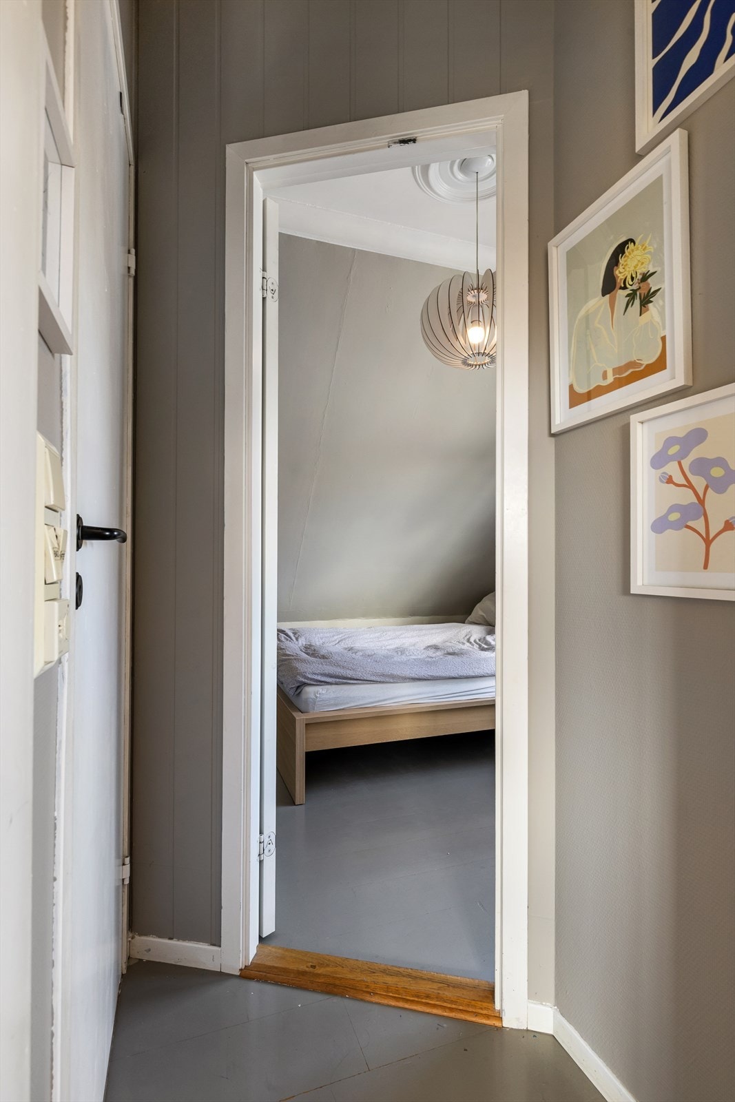 Inngang til hovedsoverom fra gangen. Galleribilde