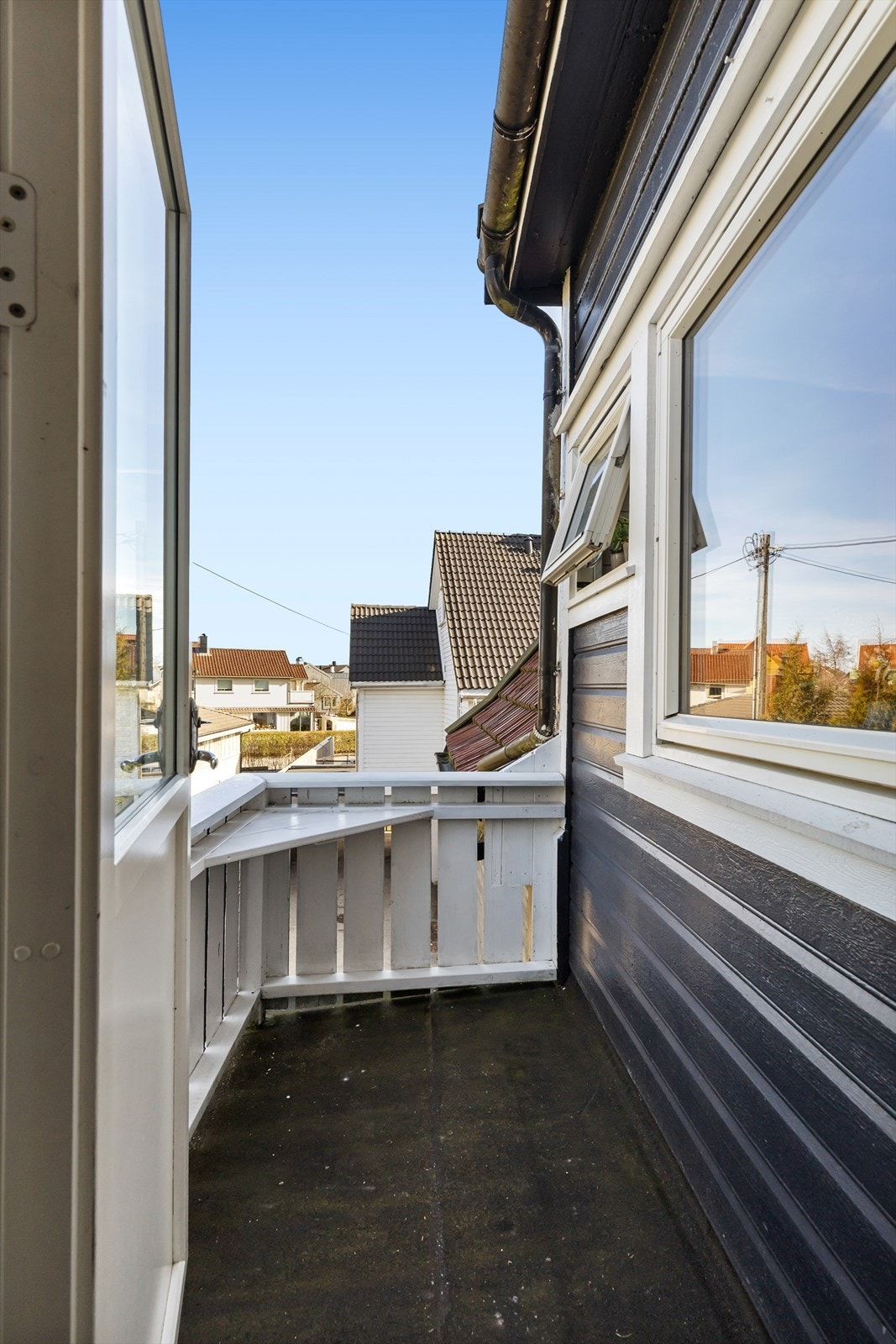 Fra vaskerommet er det utgang til en mindre balkong på ca. 2 m². Galleribilde