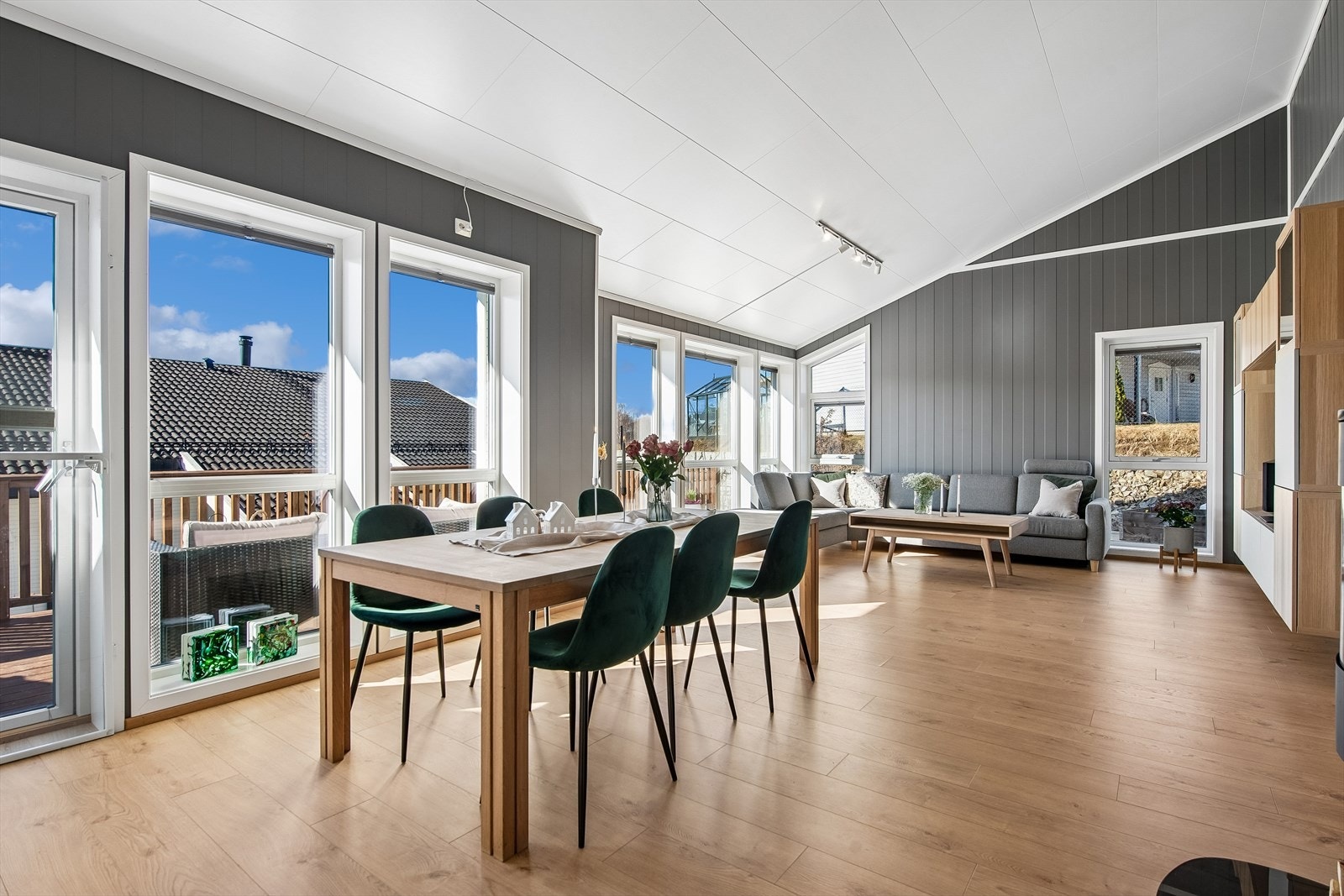 Boligen har energiklasse B og balansert ventilasjon med varmegjenvinning, som sikrer et godt inneklima og lave driftskostnader. Galleribilde