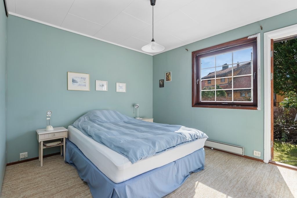 Soverom 1/3 - Egen utgang til grønt uteområde Galleribilde