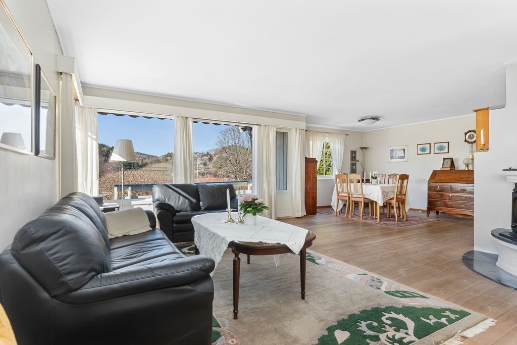 Boligens åpne utforming gir mulighet for å møblere i ulike soner Galleribilde