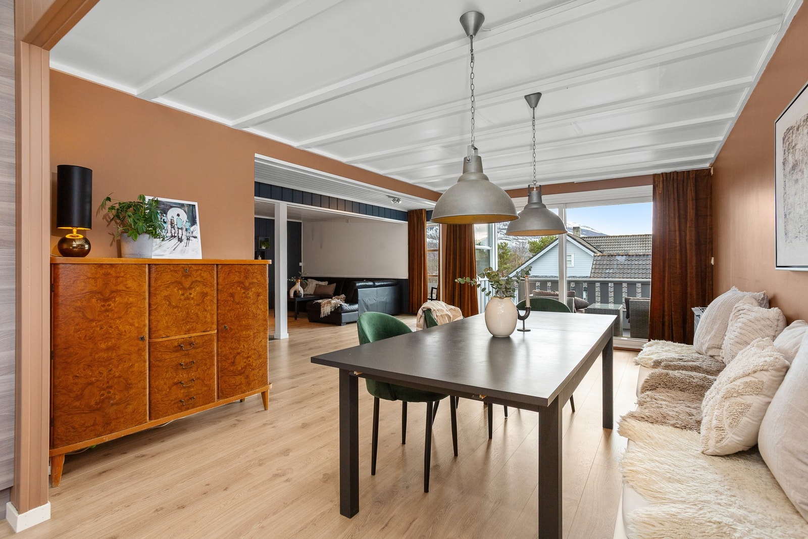 Spisestue. Galleribilde