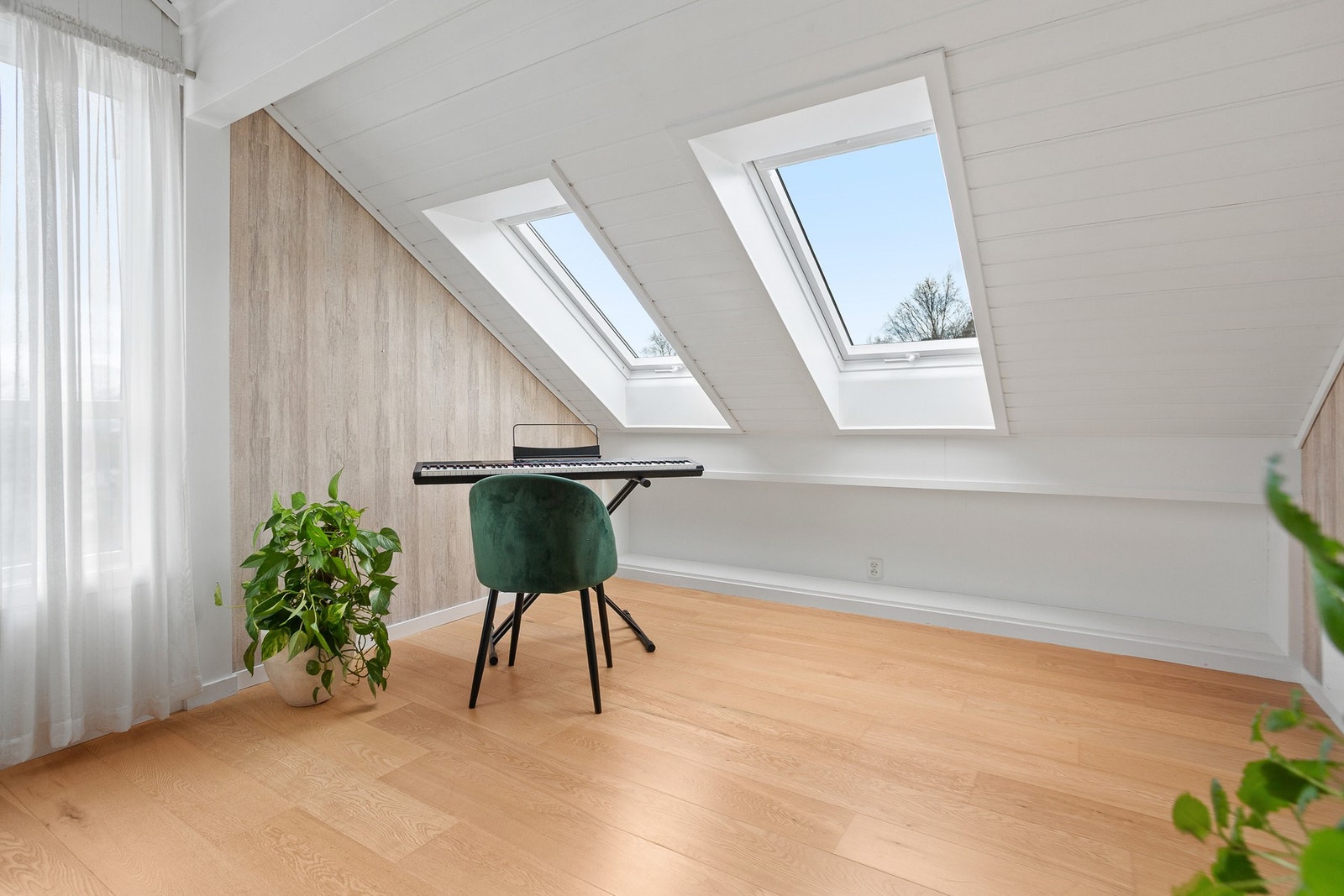 Loftstue. Galleribilde