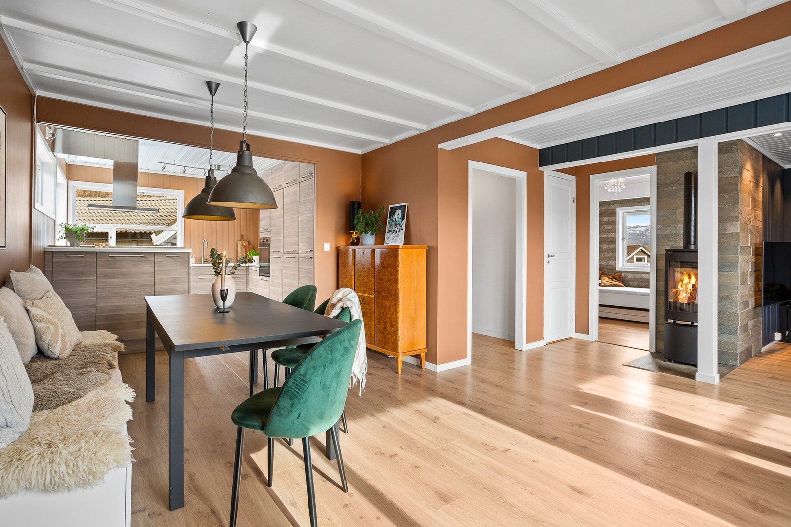 Eiendomsmegler 1 v/Albin Leo Bakkemo har gleden av å presentere Nedre Tunveg 7! Foto: Interiørfoto, Bente Eidsmo) Galleribilde