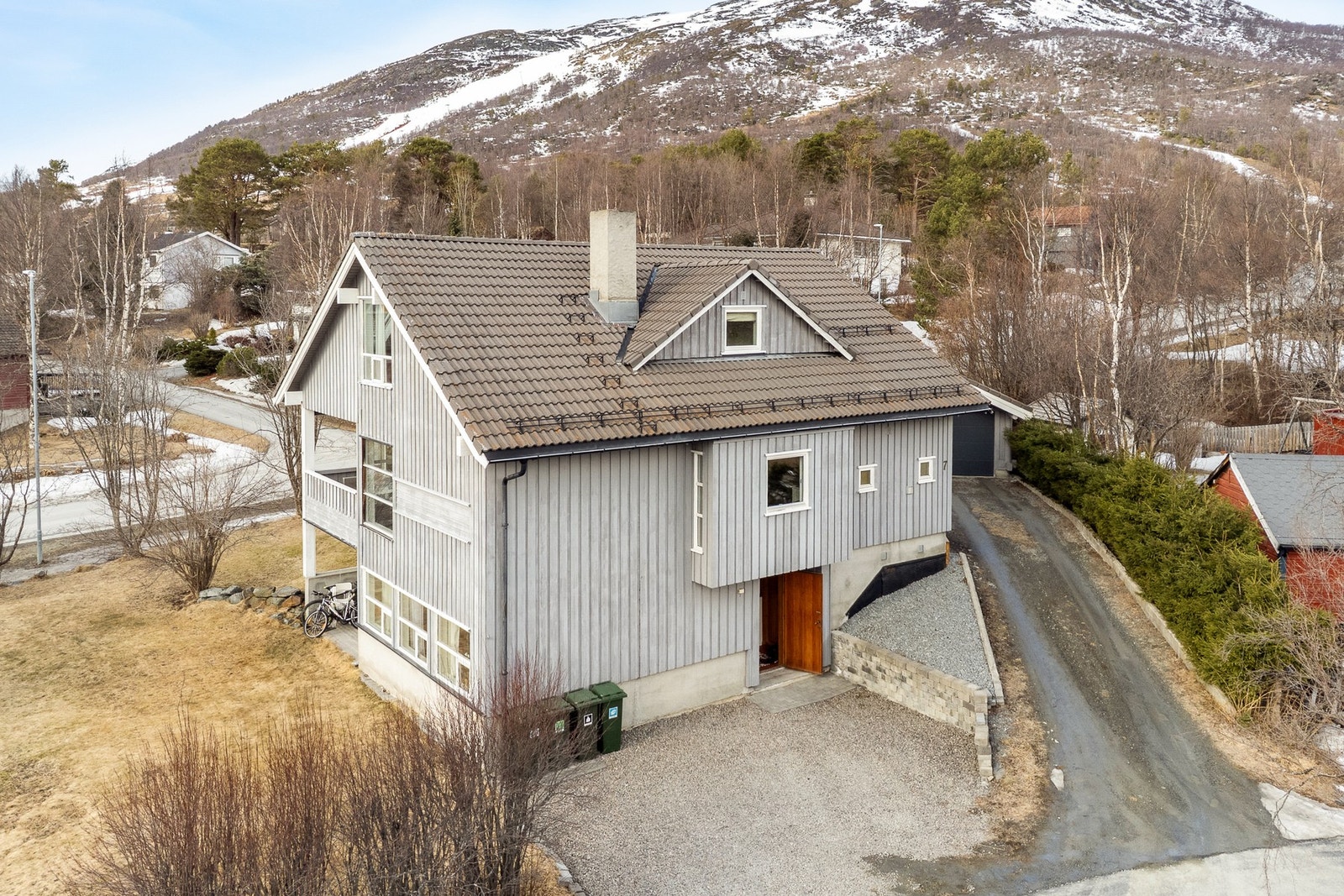Fra eiendommen er det kort veg til alpinanlegg. Galleribilde
